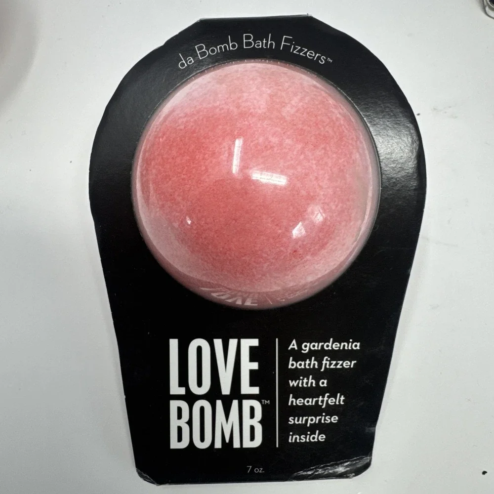 6 Pack Da Bomb Large Size Bath Fizzers Love Bomb GARDENIA SCENT‎ (7 Oz Each)